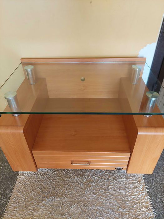 ТВ шкаф/ стойка- използвано. Цена- 100 лв