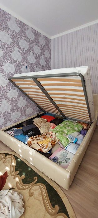 Продам двухспальный кровать 2м×2м