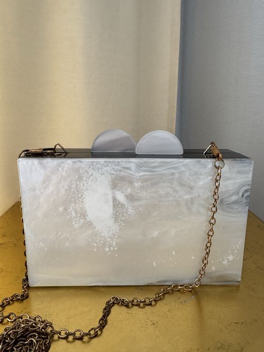 Продам сумку  цена 15 тысяч каждая