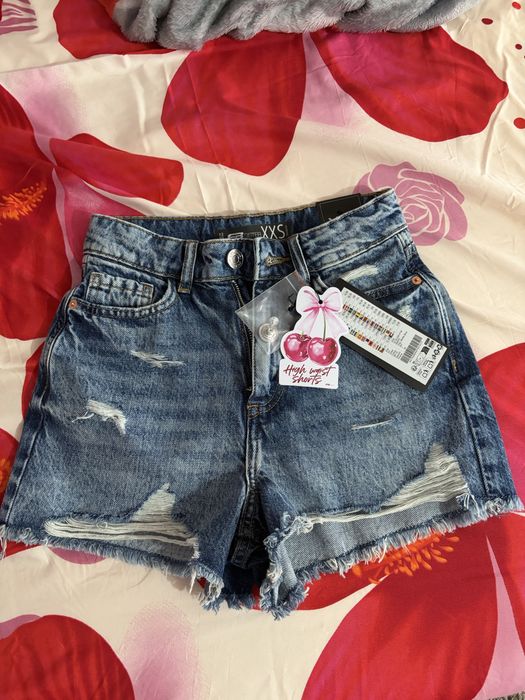 pantaloni scurti