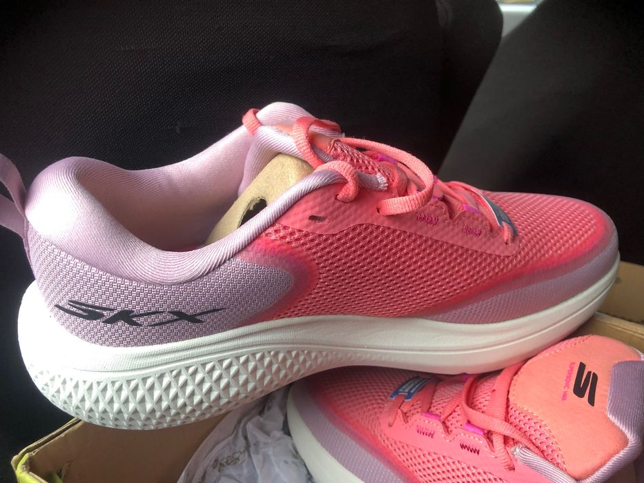 Vând Skechers  in stare foarte buna , noi