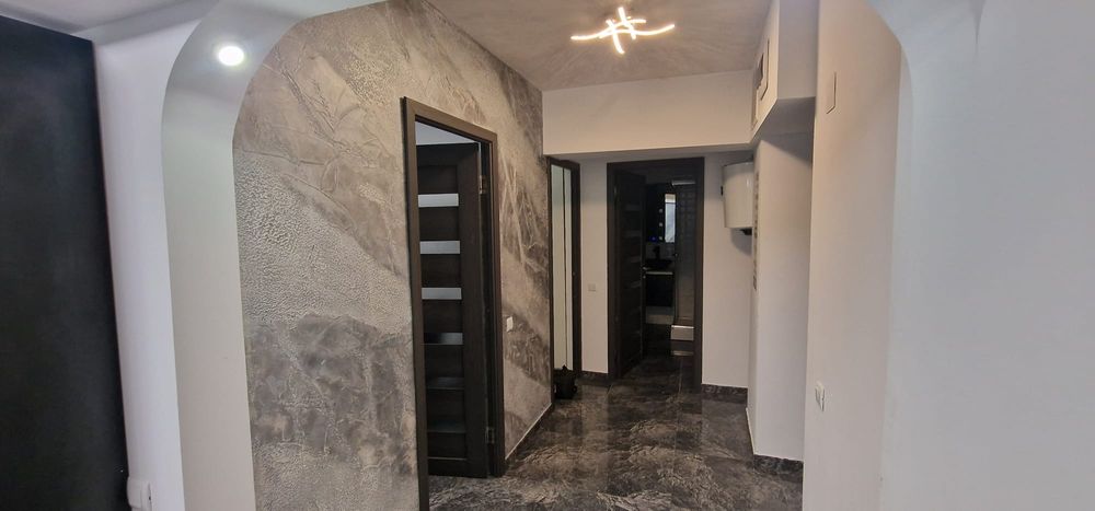 Vând apartament Insuratei