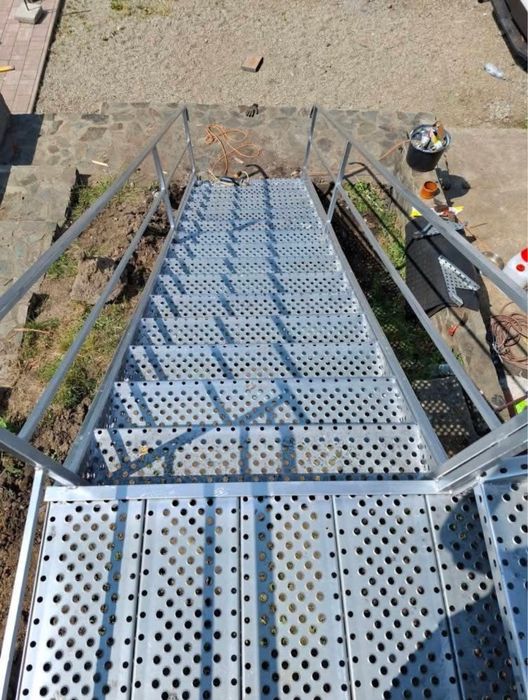 Scari zincate de exterior