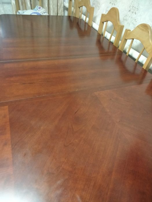 Стол дубовый в отличном состоянии
