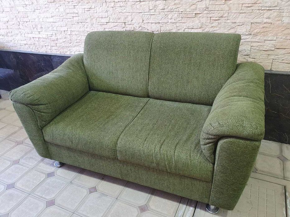 Продается Двухместный Диван в столовую или зал