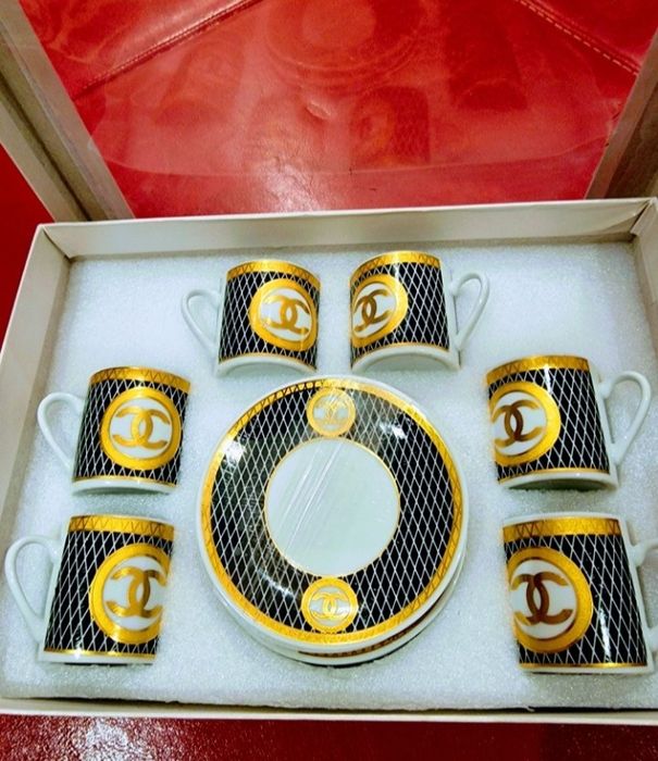 Serviciu cafea 12 piese(6 cesti+6 farfuriute),cutie,saculet inclus