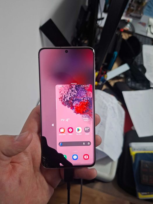 Samsung s20 работи...