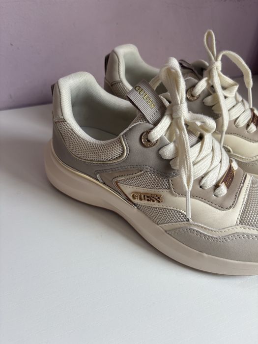 Стилни маратонки Guess