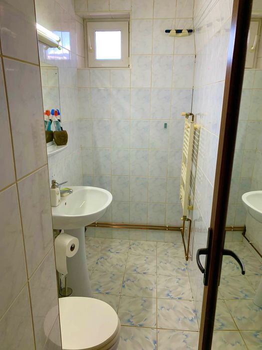 Apartament 3 camere, 2 băi, o bucătărie, salon de luat masa blus balcon