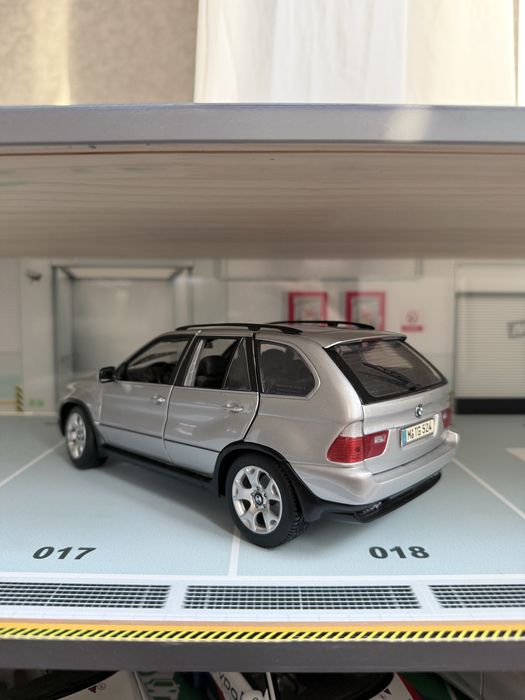 Колекционерски модел BMW X5 E53 4.4i Kyosho 1:18