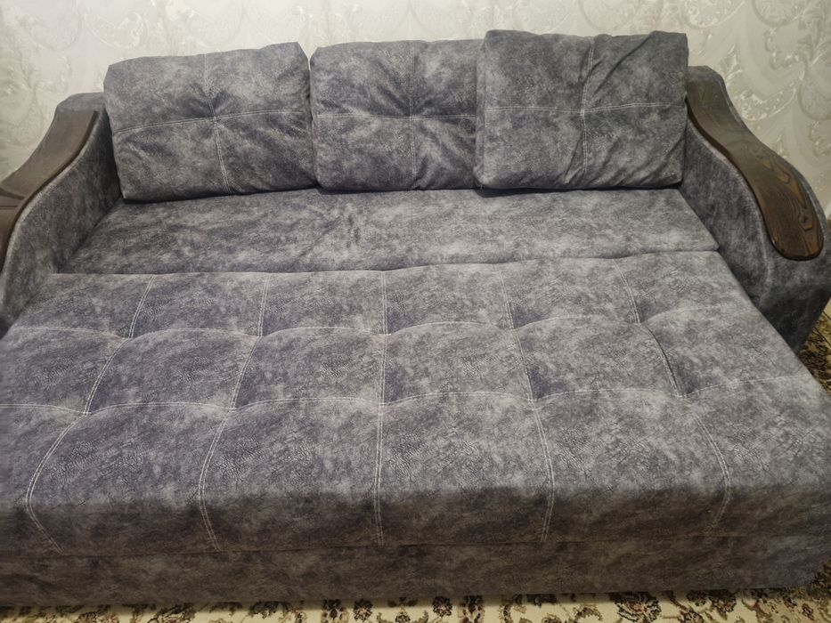 Мебель и стол +стулья 4 шт