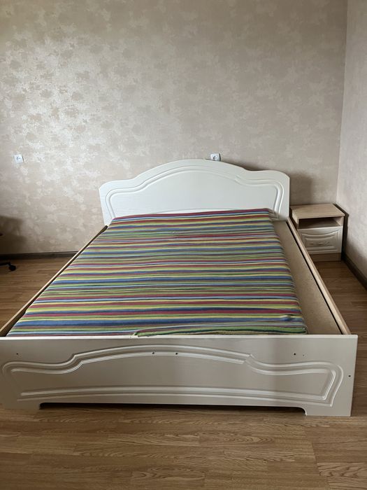 Продам спальный гарнитур