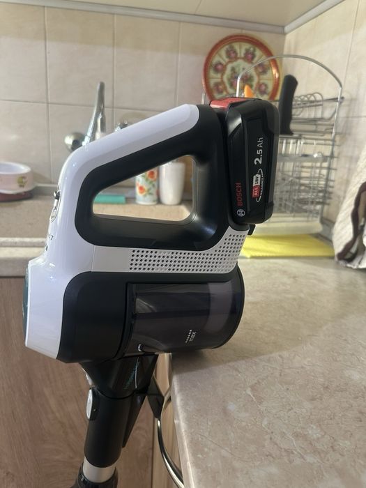 Вертикална Прахосмукачка Bosch Unlimited Aqua 7