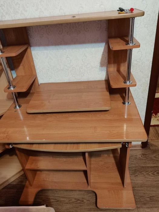 Компьютерный стол