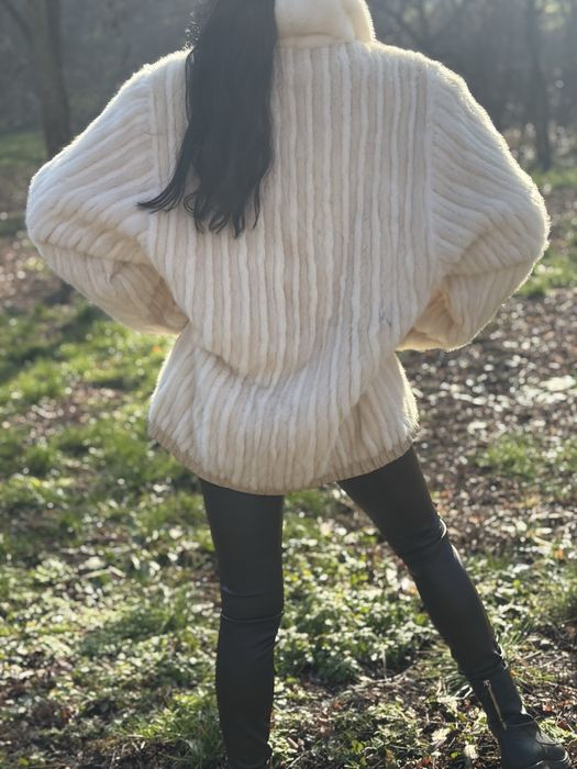 Бяло палто норка