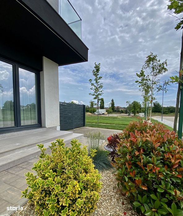 Vila noua cu bucatarie, cartier premium, padure, lac, centru Corbeanca