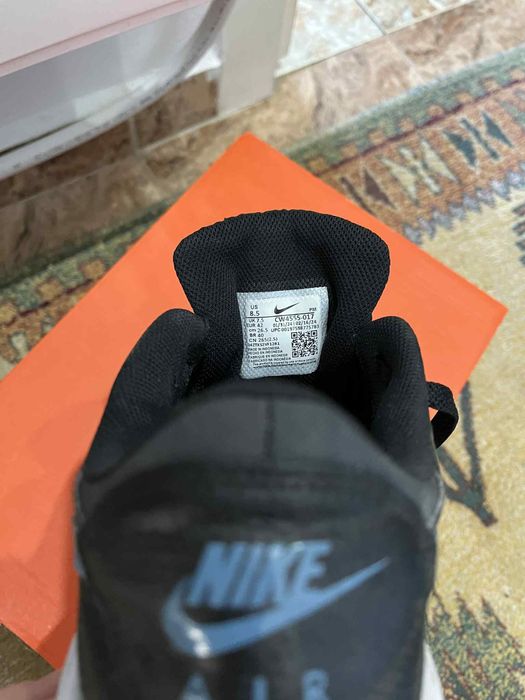 Продавам оригинални маратонки Nike Air Max SC