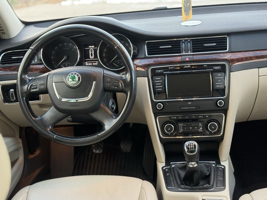 SKODA Superb 2012 — imagine 5