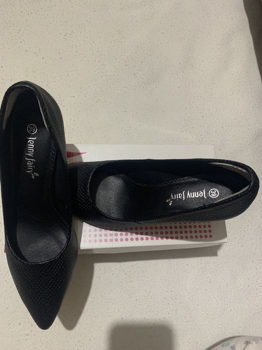 Pantofi tip stiletto