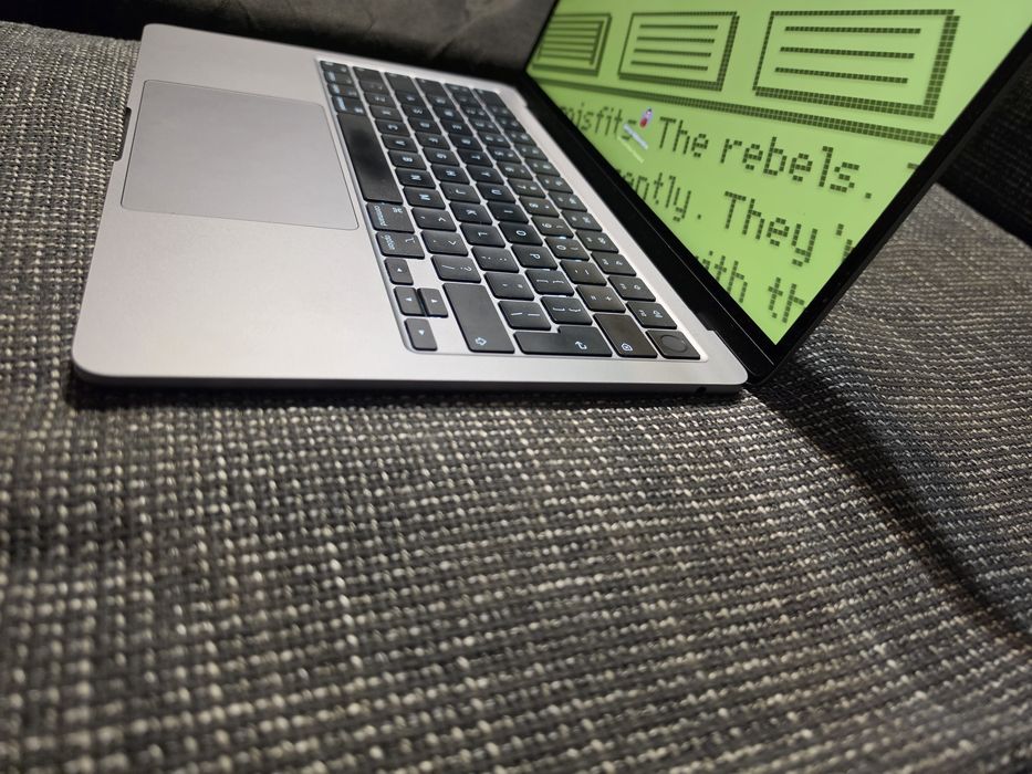 Macbook Air M3 16GB RAM, 512GB