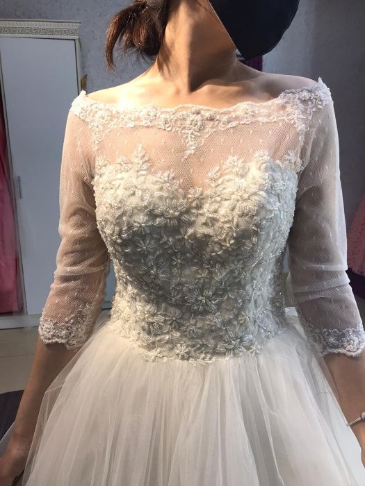 Красивое белое свадебное платье