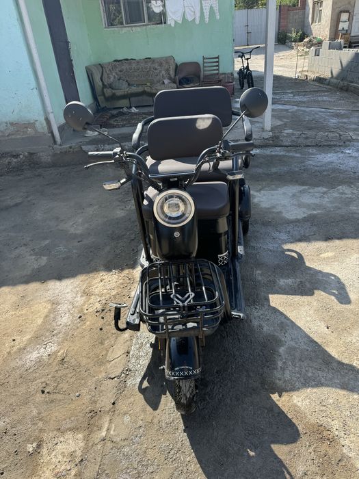 Продам скутер трех колесный