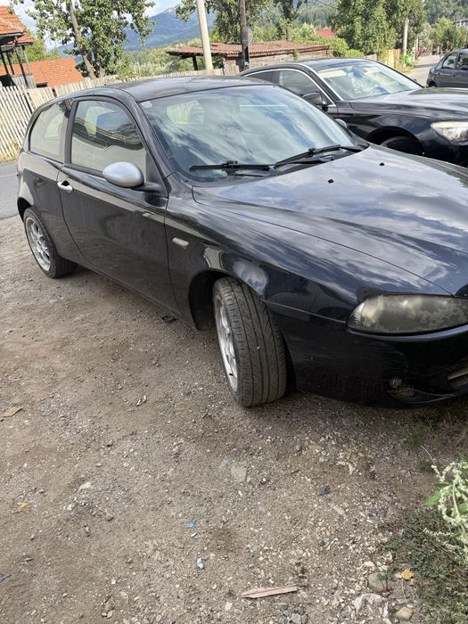Dezmembrez alfa romeo 147