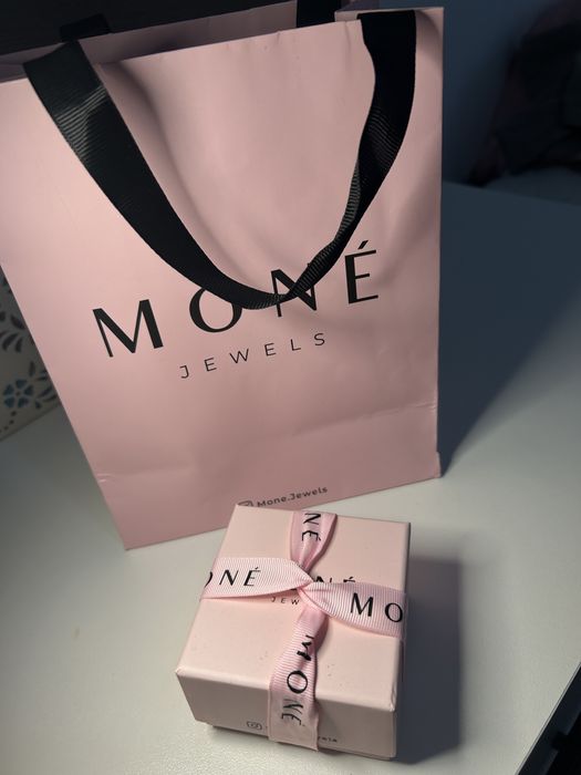 набор украшений Mone