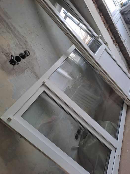 Продам  балконное окно и дверь.