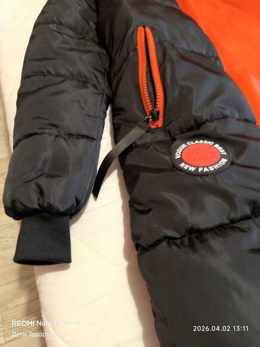 Продавам чисто ново зимно яке.