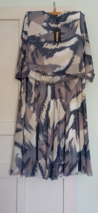 Платье красивое шифоновое новое.