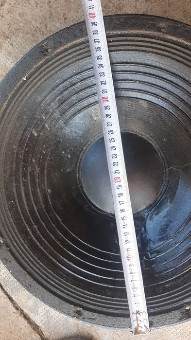 Boxa cu conectare prin cablu cu statie