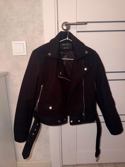 Продам верхнюю одежду  б/у