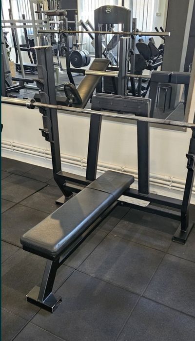Vând bănci pentru piept Technogym