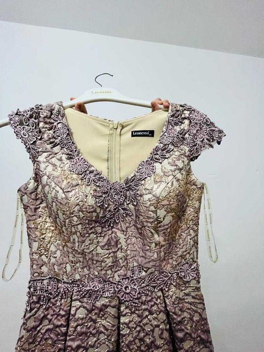 Продам платье б/у