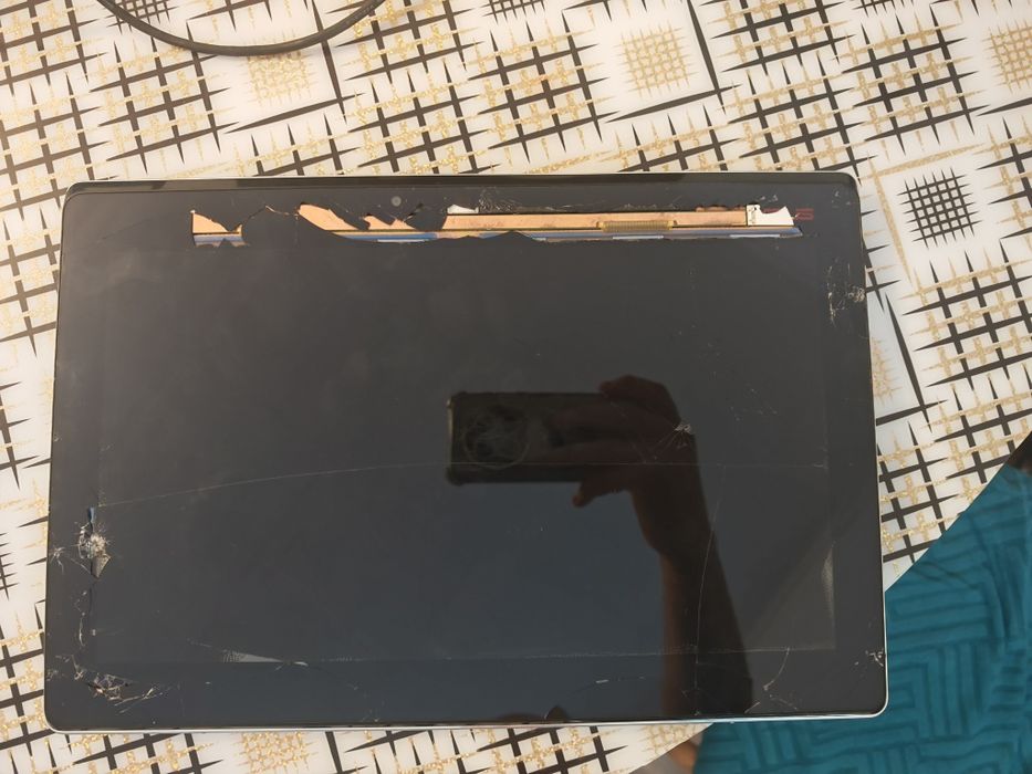 Laptop ASUS Taichi 31 i7, 4GB RAM, două ecrane, defect, fără SSD sau dezmembrez