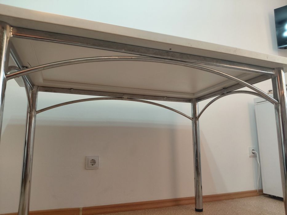 Продам стол кухонный