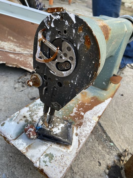 Швейная машина .