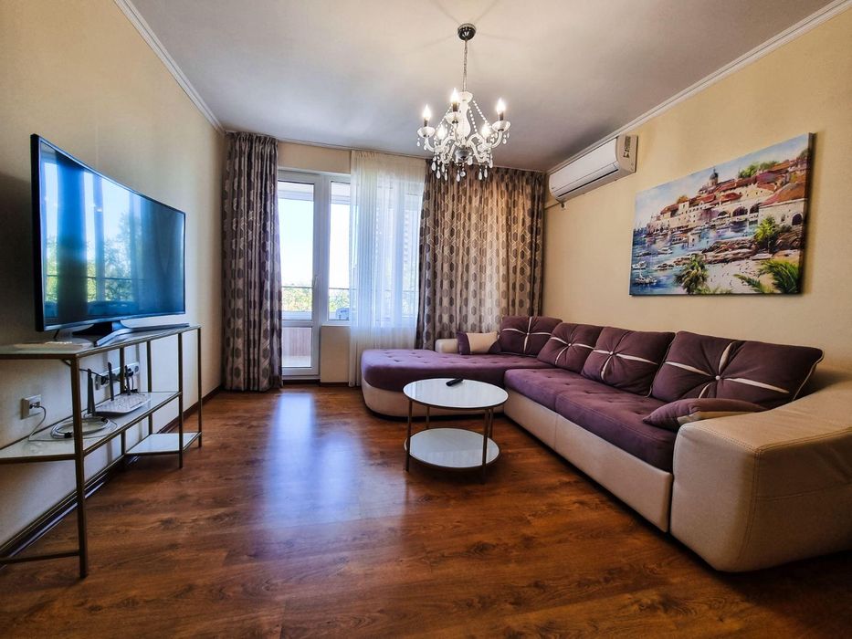 Дава се под наем Тристаен апартамент в Бургас, Зорница - 104 кв.м за 1020 € - Снимка #1