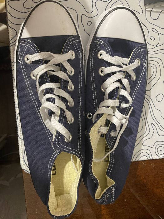 Продаются конверсы