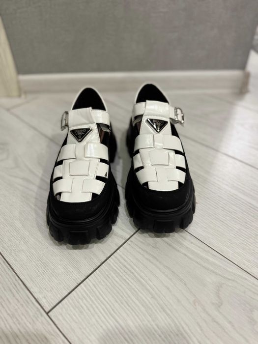 Туфли на высокой подошве  36р.