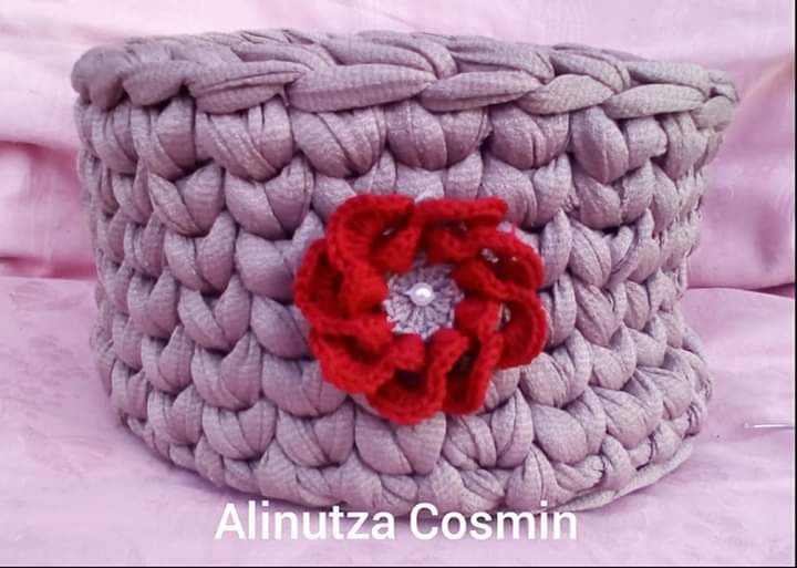 Vând coșuri crosetate