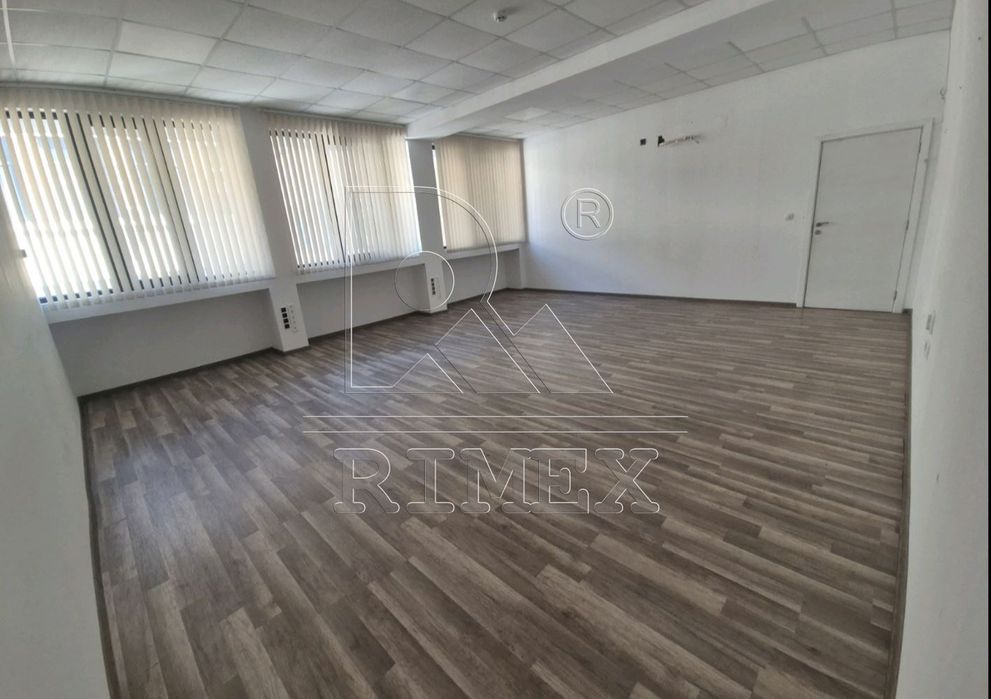 Дава се под наем Офис в Пловдив, Индустриална зона - Юг - 44 кв.м за 290 € - Снимка #1