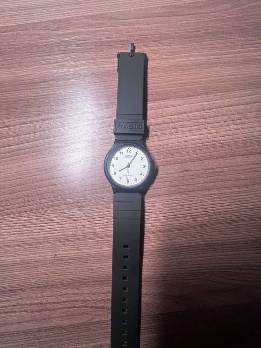 Часы Casio MQ-24 немного б/у