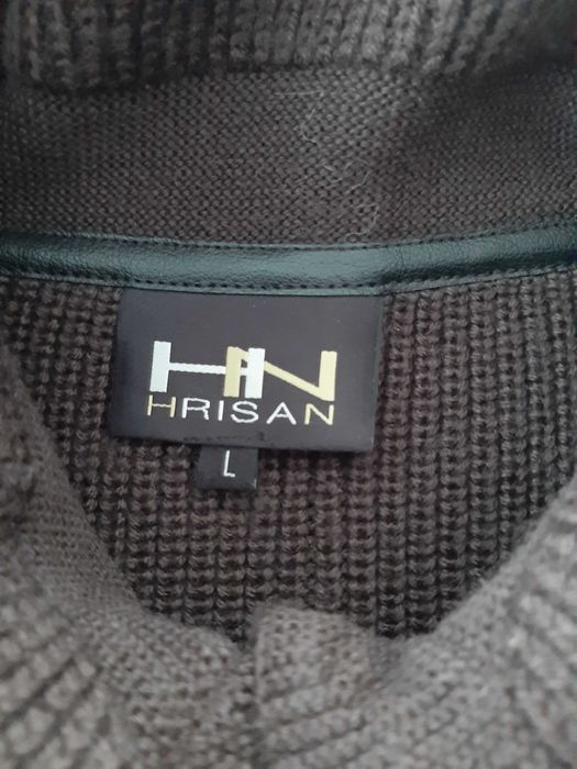 Тъмно кафява вълнена жилетка