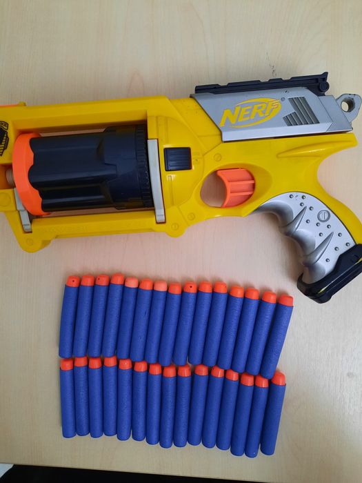 Бластер Nerf с пульками