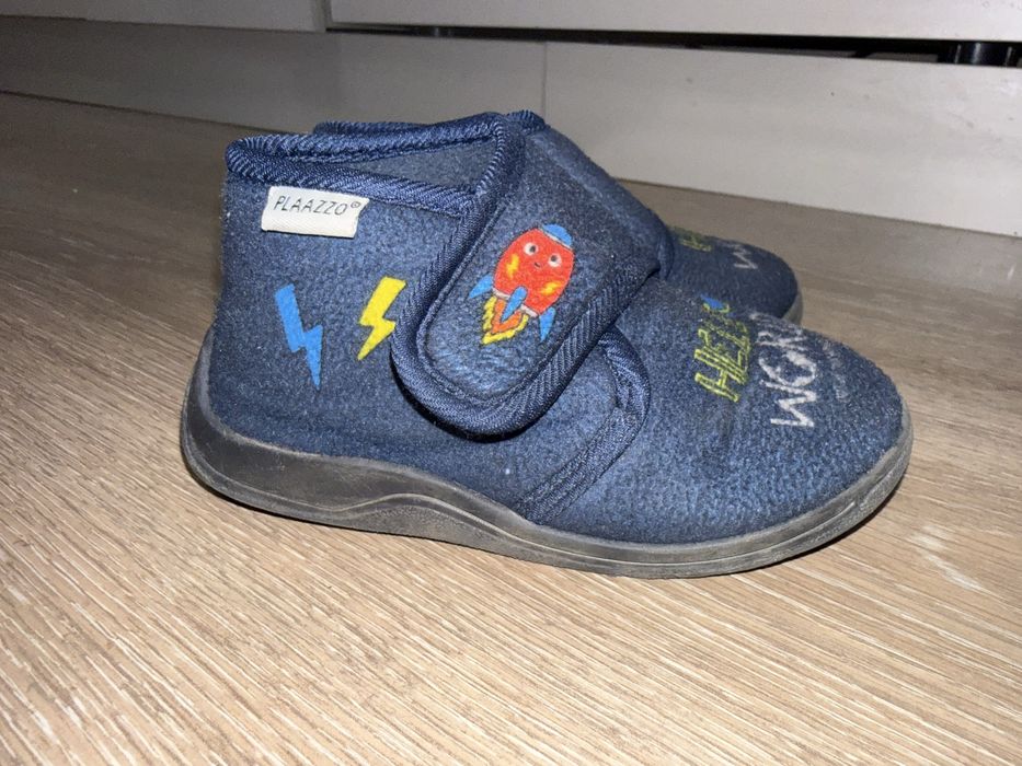 Отдам детские тапочки