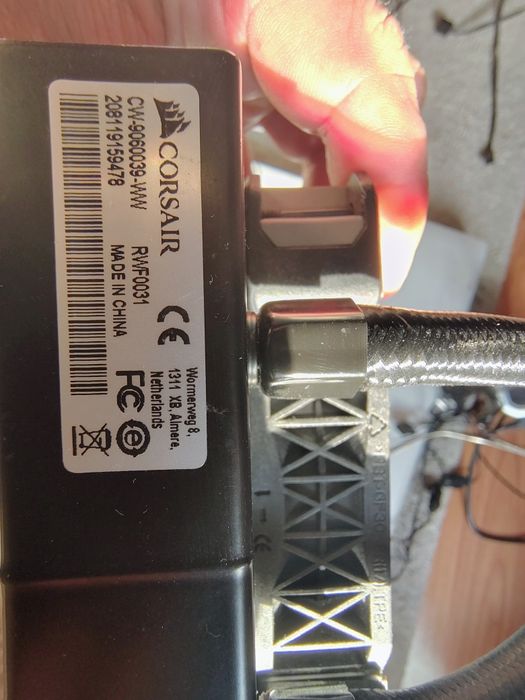 Cooler Msi ; cu lichid de vânzare