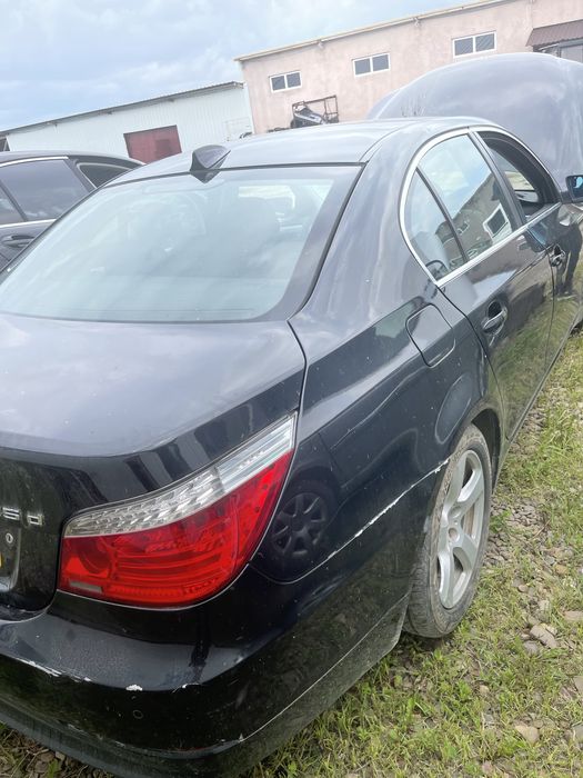 Dezmembrez bmw seria 5 din 2009