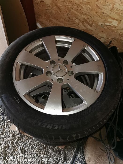 Se vând patru roți de Mercedes C180